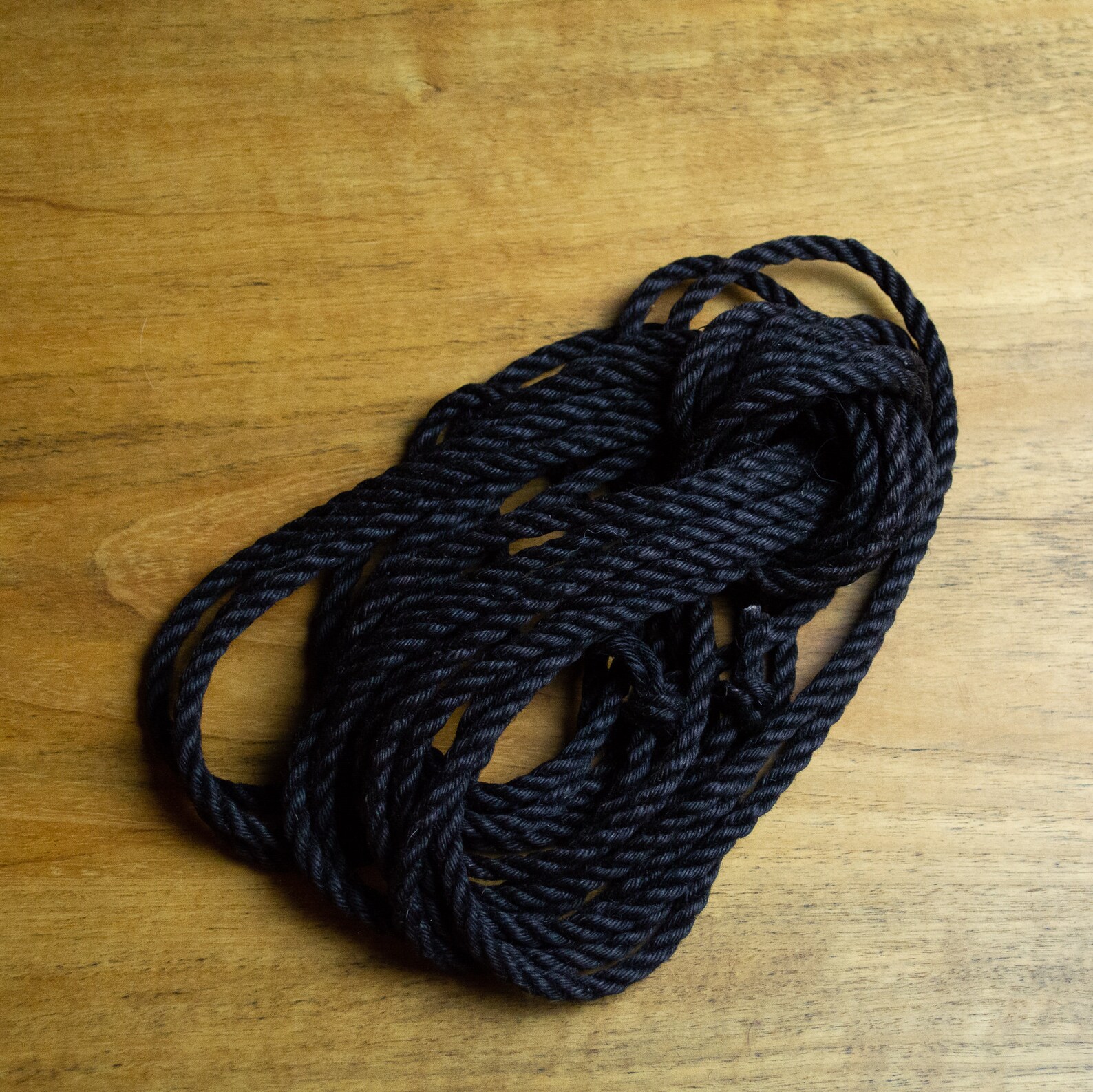 Black Hand made and dyed jute rope for Shibari / Kinbaku Etsy.de