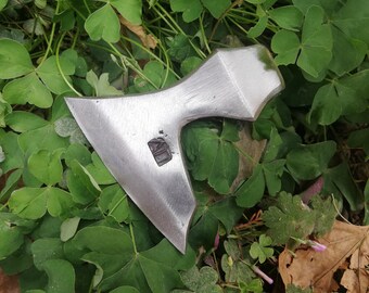 Hacha vikinga de acero forjado hecha a mano: herramienta de supervivencia para acampar