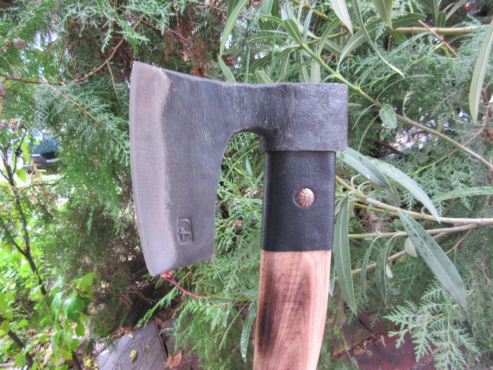 Hache viking de combat, acier carbone forgé à la main