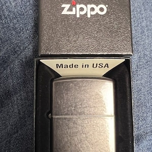 New Rare 2024 Zippo Advertising Promo Marlboro Red Roof Redland Adventure Redefined Cigarette Lighter Briquet Feuerzeug & Box