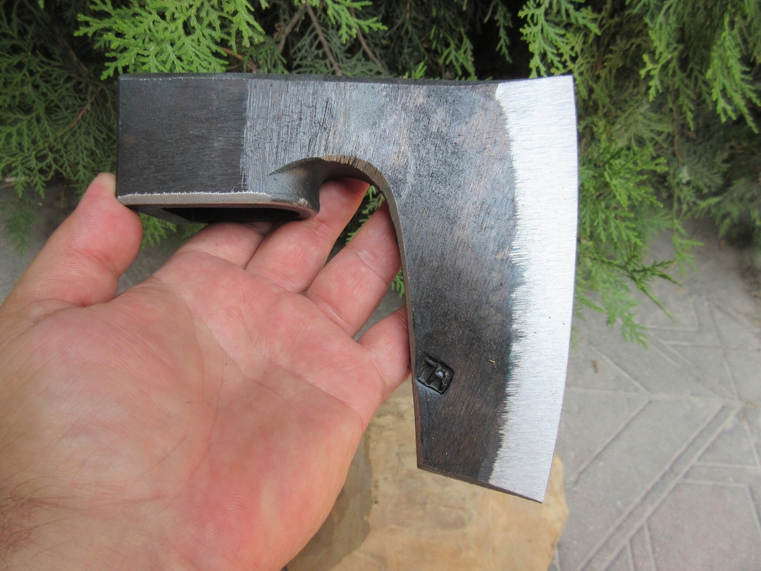 Petite Hachette Ancienne Forgée Main - Style Viking/Barbu/Tomahawk - Vintage - Origine Bulgarie