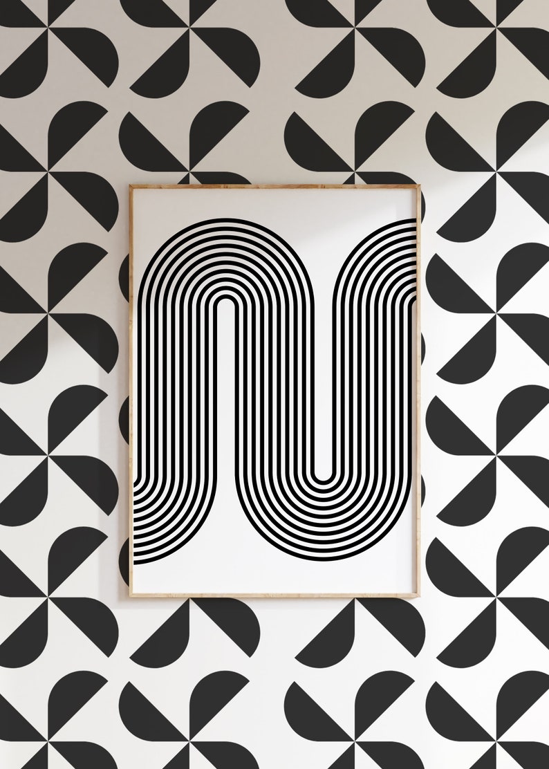 Puede incluir: Un p&oacute;ster enmarcado con una impresi&oacute;n abstracta en blanco y negro sobre un fondo blanco con un patr&oacute;n geom&eacute;trico de semic&iacute;rculos negros.