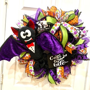 Vampire Wreath, Halloween bat, Halloween Wreath, vampire bat wreath, front door wreath, spooky wreath, bat wreath, purple wreath