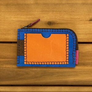 Drôle de portefeuille en cuir bleu et orange