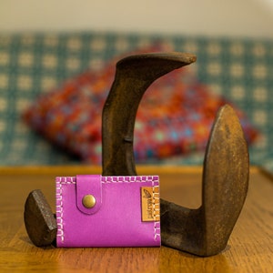 Carte en cuir violette originale et élégante