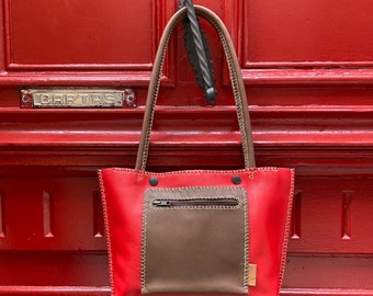 Tote bag in red and brown leather, original, stylish and feminine