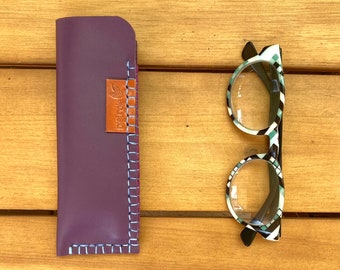 Étui à lunettes en cuir lilas fait main
