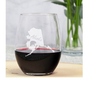 State of Alaska Engraved 15oz Stemless Wine Glass, Custom Engraved AK US State Wine Glasses with Personalized Option
