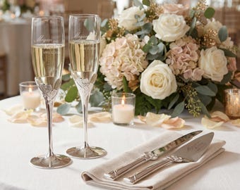 Juego de cortadores de pastel de bodas personalizado Lenox True Love Silver / Incluye copas de champán grabadas para bodas, cuchillo para pastel y juego de servidor
