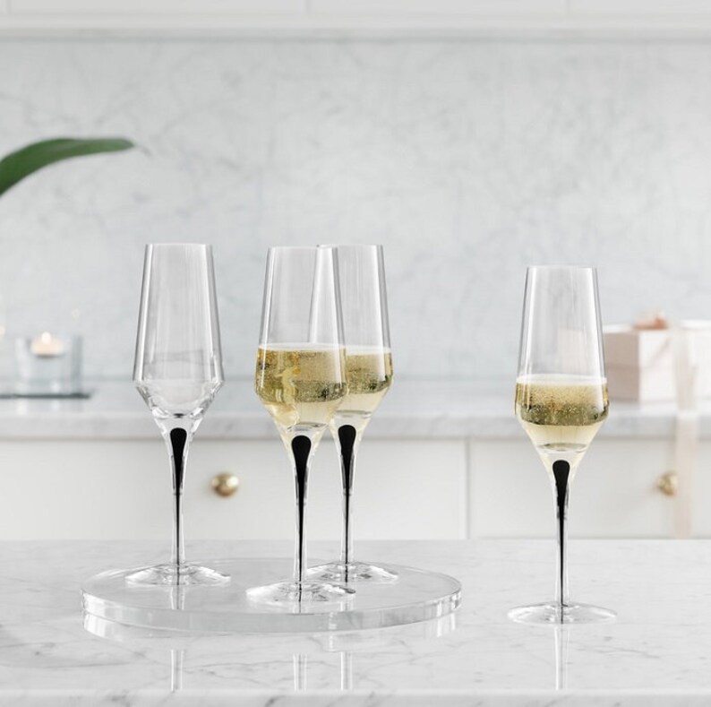 Copas de champán personalizadas Orrefors Metropol para boda / Juego de 2 copas de champán de cristal de 9 oz con grabado personalizado para novios imagen 6