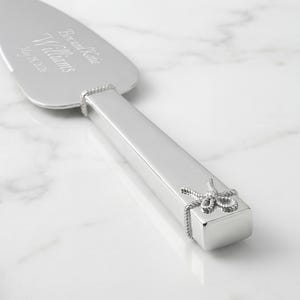 Vera Wang Personalized Love Knots Silver Wedding Cake Cutting Set, Custom Engraved Wedding Cake Knife and Server Set for Bride and Groom Bild 8