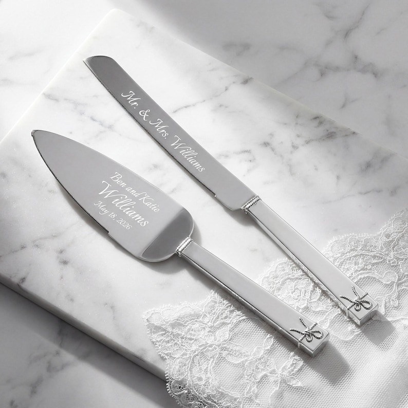 Vera Wang Personalized Love Knots Silver Wedding Cake Cutting Set, Custom Engraved Wedding Cake Knife and Server Set for Bride and Groom Bild 1