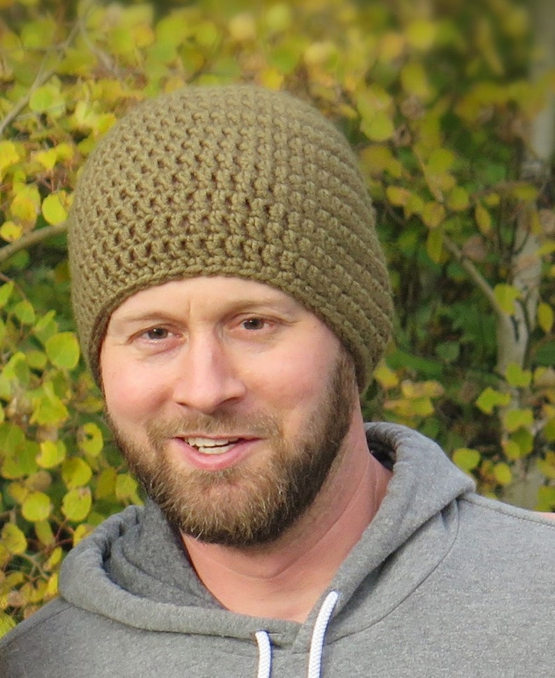 Quick and Easy Beanie Crochet Pattern for Men image 1