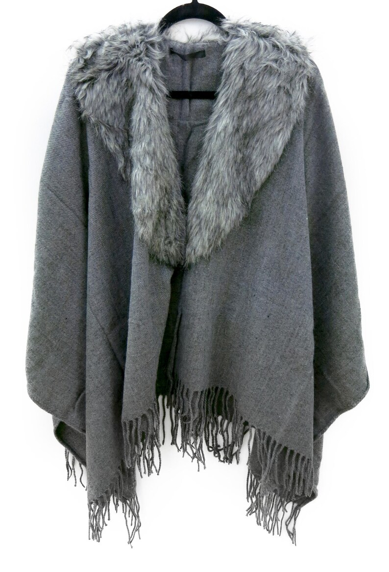 Poncho de invierno tejido fino en colores casuales con piel Etsy