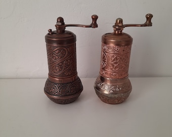 ONE!!!Vintage Pepper Salt Spice Grinder