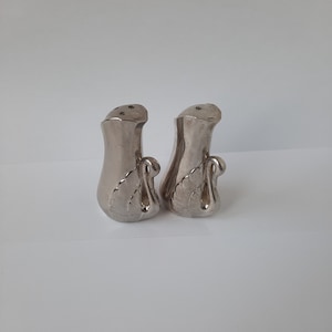 Vintage Collectible  Salt & Pepper Shakers Swan style