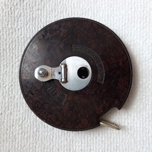 Misura di nastro di avvolgimento in ottone con custodia in pietra, Toillac, Custodia rigida Made in England, Architettura da collezione, Regalo per lui, Tuttofare