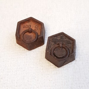 ONE!!! Vintage solid Brass small 100 g Weight for Scale / Brass Scale Weights / Hallmarked Weight for Scale / collectible paperweight