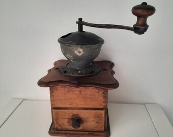 Vintage Coffee Grinder/ Antique / Retro