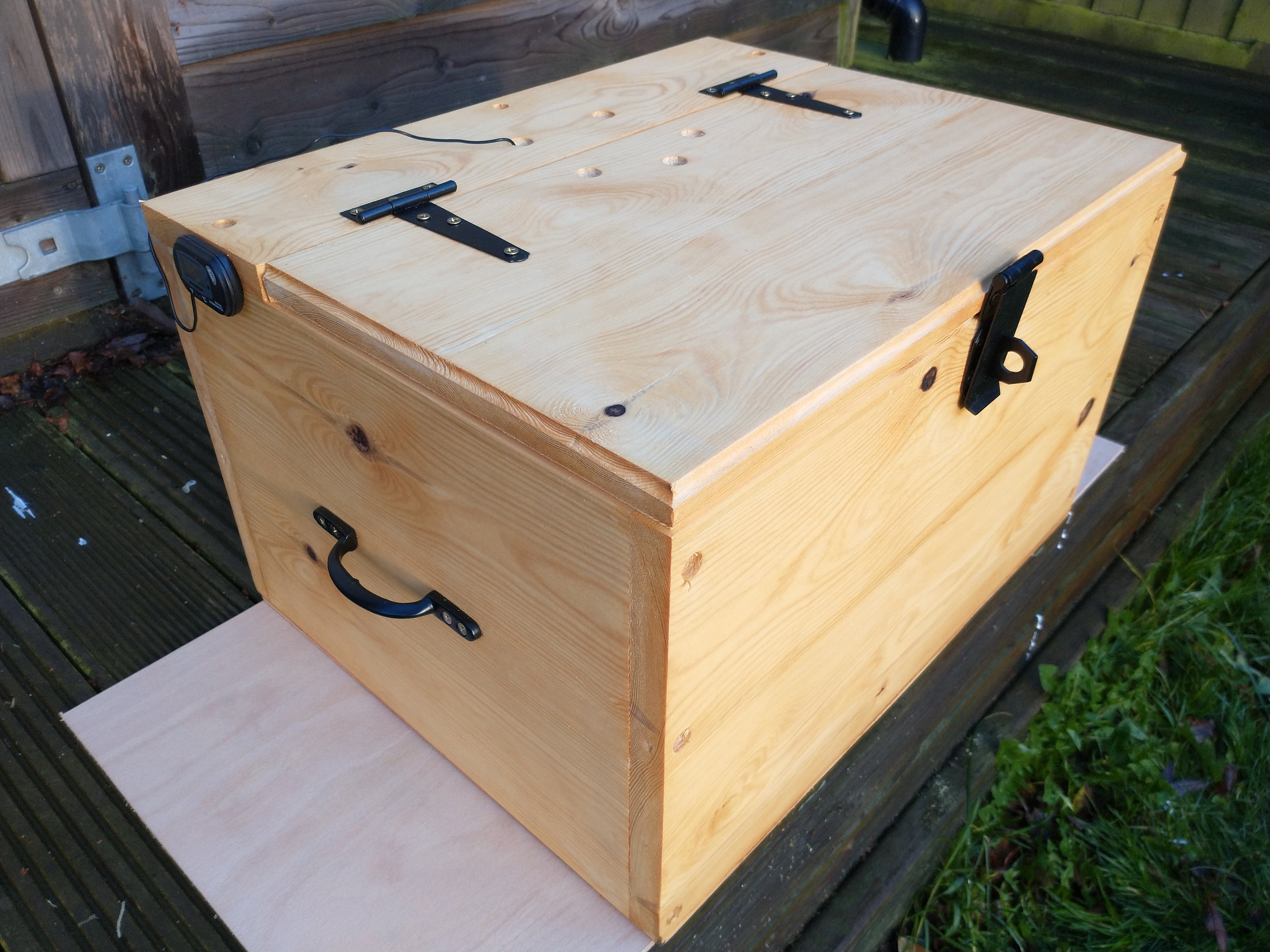 Large Tortoise Hibernation Box With Digital Thermometer