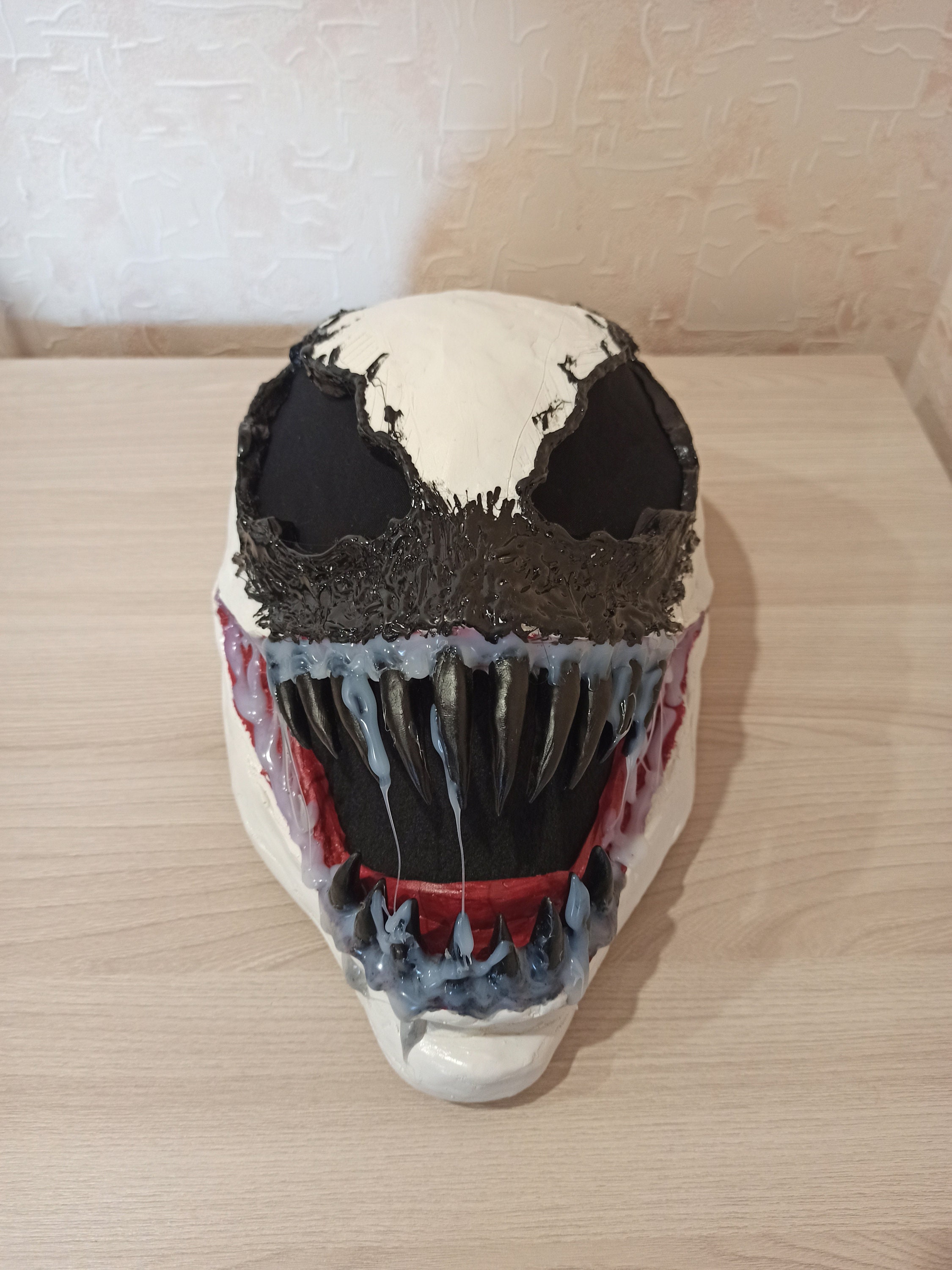 antivenom helmet