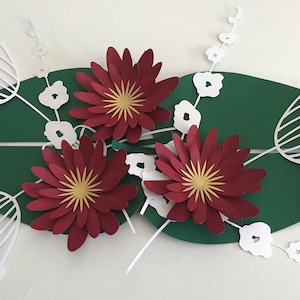 Ensemble fleurs et feuilles tropicales bordeaux