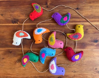 Vertical handmade colorful felt bird garland + loose birds