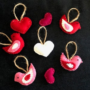  36Pcs Vintage Valentines Ornaments for Valentine's Day Tree  Decorations- Wooden Hanging Heart Valentine's Ornaments for Tree Decor  Valentines Party Favors Class Exchange Gifts Anniversary Supplies : Home &  Kitchen
