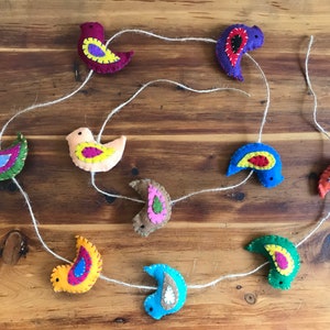Vertical handmade colorful felt bird garland + loose birds