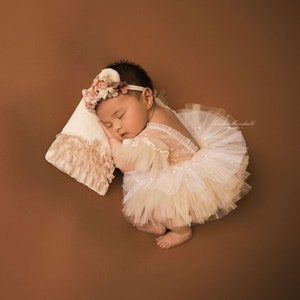 Newborn tutu outfit Beige photo prop Tulle dress Baby girl romper First photo gift Photography prop Newborn gift outfit Open back romper