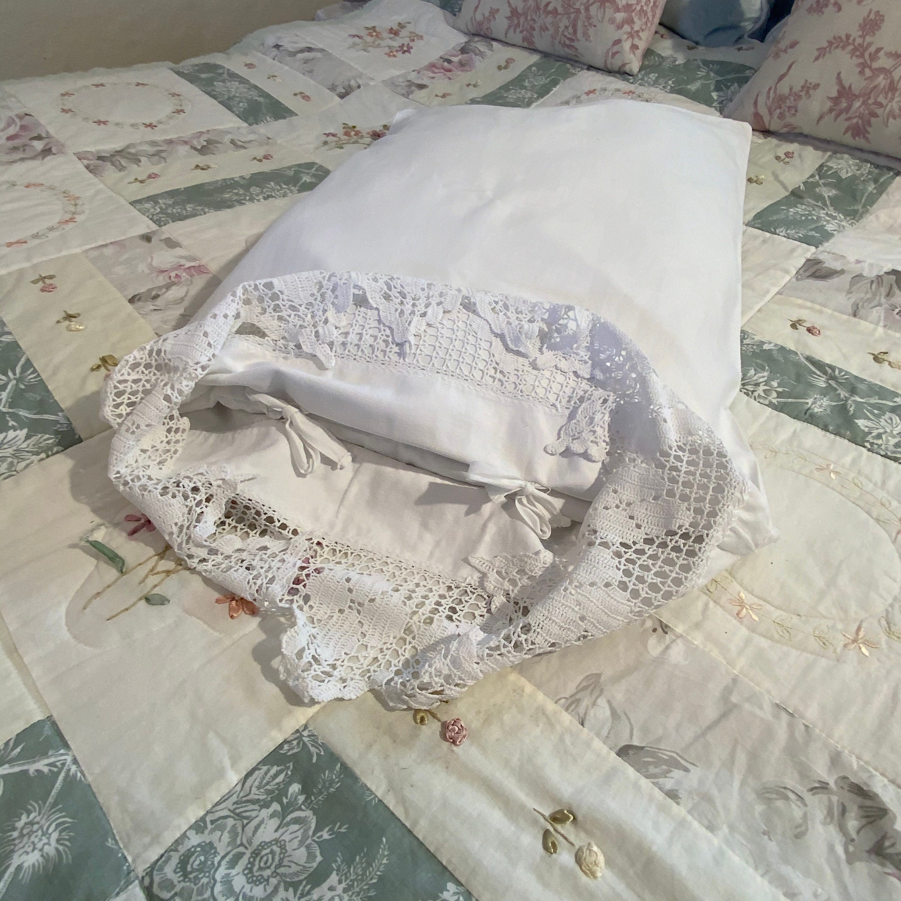 1 Single Pretty White Vintage Pillow Case With Lace Details Etsy