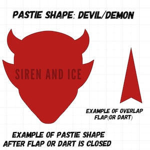 Könnte beinhalten: Ein rotes pastieförmiges Teufelsdesign mit dem Text "SIREN AND ICE" und den Worten "PASTIE SHAPE: DEVIL/DEMON". Ein Beispiel für eine Überlappungsklappe ist abgebildet, zusammen mit dem Text "EXAMPLE OF PASTIE SHAPE AFTER FLAP OR DART IS CLOSED".