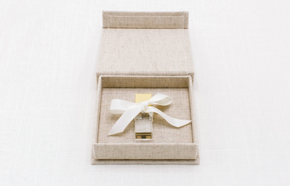Boîte de avoine lin avoine de | USB Box | Rubans de couleur blanc cassé | Flash Drive emballage | Photographe de cadeaux pour les Clients 95dd7b Boîte de avoine lin avoine de | USB Box | Rubans de couleur blanc cassé | Flash Drive emballage | Photographe de cadeaux pour les Clients 95dd7b