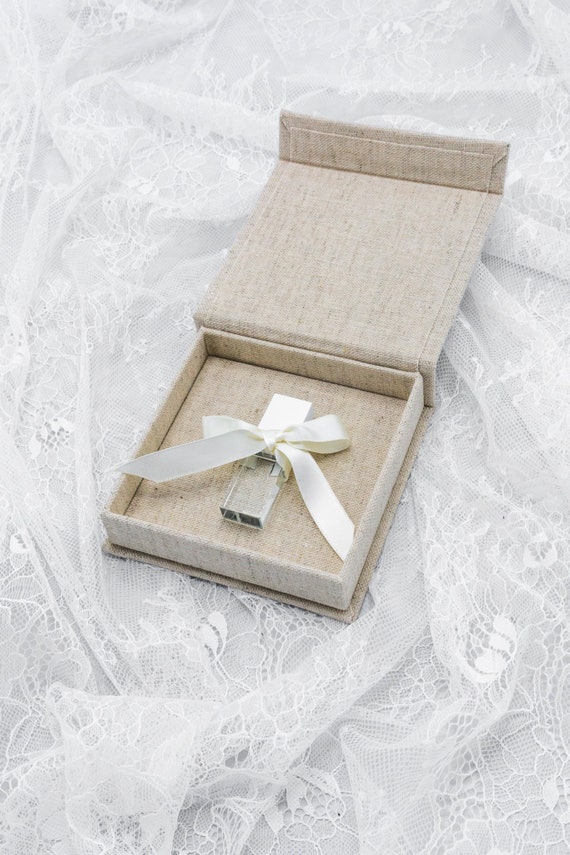 Boîte de avoine lin avoine de | USB Box | Rubans de couleur blanc cassé | Flash Drive emballage | Photographe de cadeaux pour les Clients 95dd7b Boîte de avoine lin avoine de | USB Box | Rubans de couleur blanc cassé | Flash Drive emballage | Photographe de cadeaux pour les Clients 95dd7b