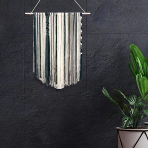 Decoración de pared de hilo de macramé / Decoración de dormitorio / Decoración bohemia / Hecho a mano / Arte de pared / Decoración de pared grande / Tapiz de hilo / Arte infantil