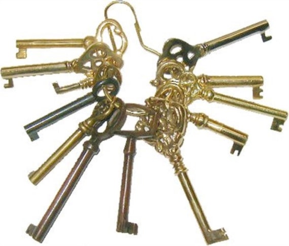 26 Antique Skeleton Keys Old Door Lock Cabinet Dresser Key Metal Mixed Lot  Ring