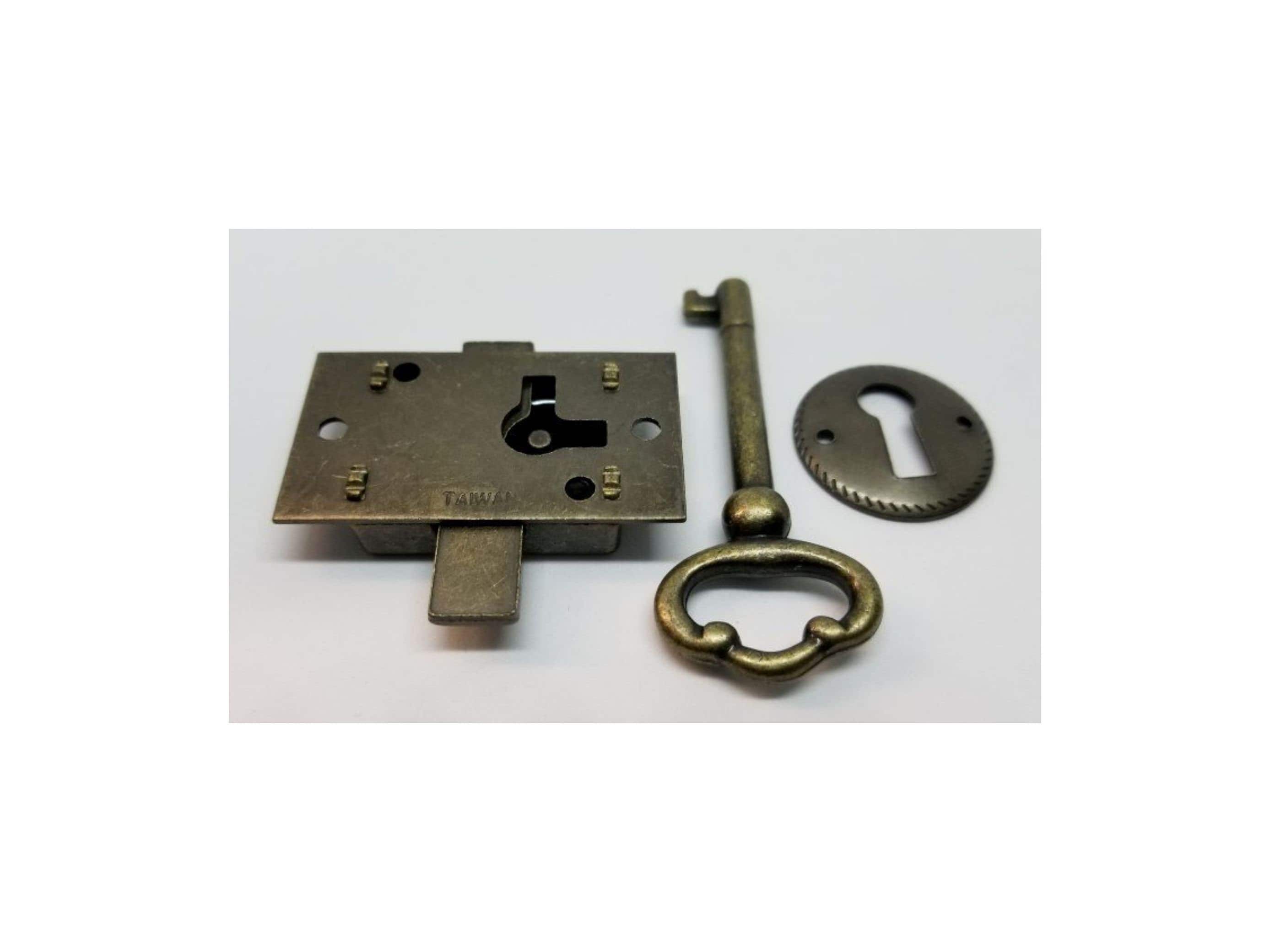 Details about   M-1871  LARGE BRASS PLATED FLUSH MOUNTED LOCK TWO WAY KEYHOLE 3" long x 1-3/8" W 