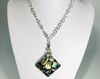 Damen Halskette mit großem Abalone Muschel Anhänger an versilberter Kette