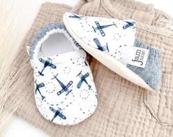 Blue Airplane Baby Booties: Fleece Lined Crib Shoes