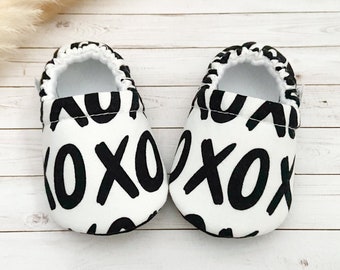 XOXO monochrome baby booties, slippers, valentines day, crib shoes, soft sole, moccasins, baby shoes