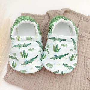 ALLIGATOR CROCODILE baby booties, slippers, crib shoes, soft sole, moccasins, baby shoes