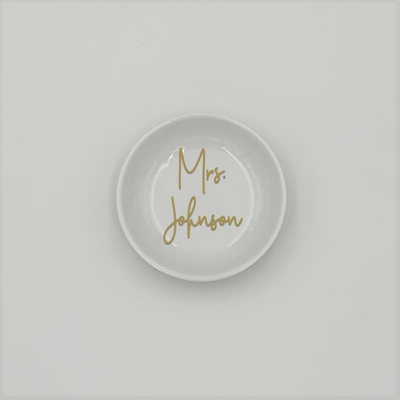 Personalized Mrs Ring Dish ~ Round or Square ~ Ring Bowl ~ Ring Holder ~ Wedding Gift ~ Engagement Gift ~ Bride Gift ~ Valentines Gift