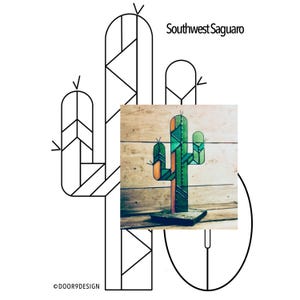 Op de afbeelding: Southwest Saguaro is de tekst op een witte achtergrond met een zwarte lijntekening van een cactus. De cactus is gemaakt van geometrische vormen en heeft een glas-in-loodcactus in het midden van de afbeelding.