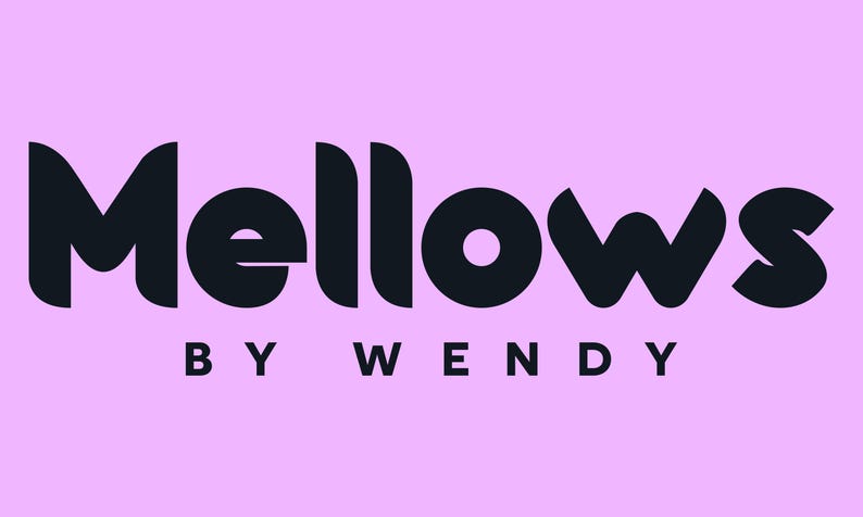 Puede incluir: Logotipo en blanco y negro con el texto "Mellows by Wendy" sobre un fondo morado claro.