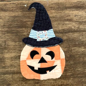 Primitive Style Vintage Patchwork Quilt Pumpkin Halloween Jack ‘O Lantern Pumpkin Face W/ Witch Hat Quilt Piece DIY Patchwork Appliqué Large