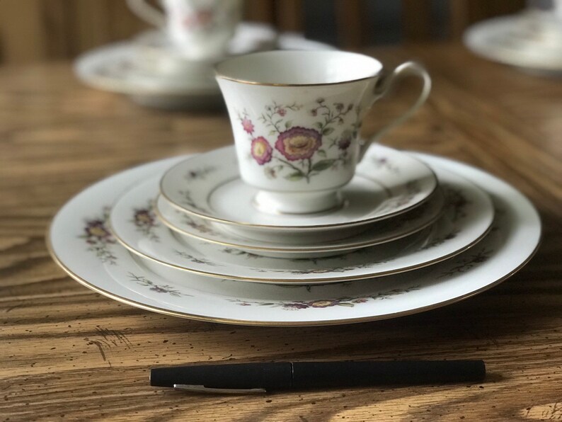 CASTLETON GLORIA 5 PIECE PLACE SETTINGS 10 pieces total 2 settings