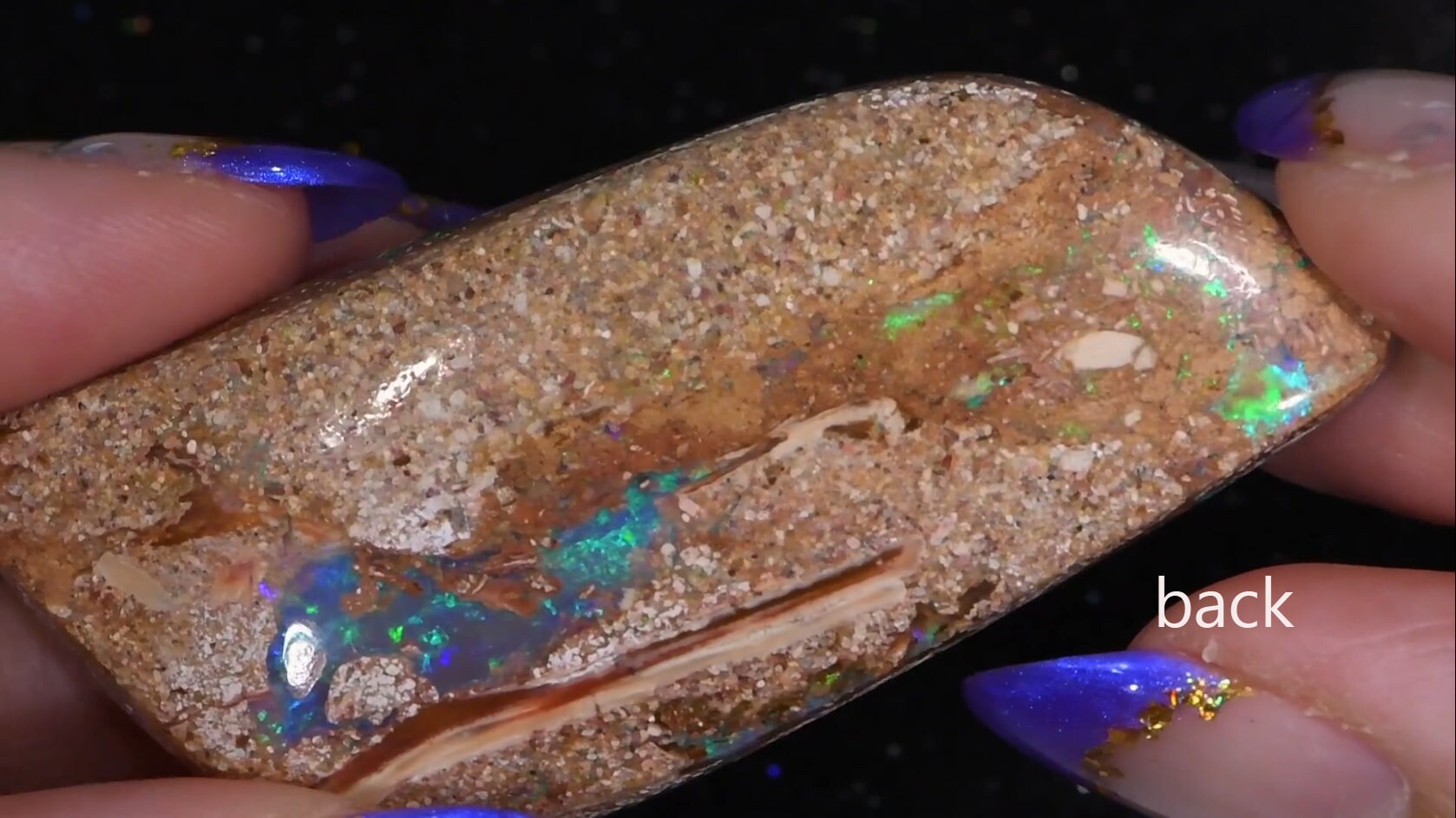 106.4カラットの天然オーストラリア産クリスタルボルダーオパール研磨