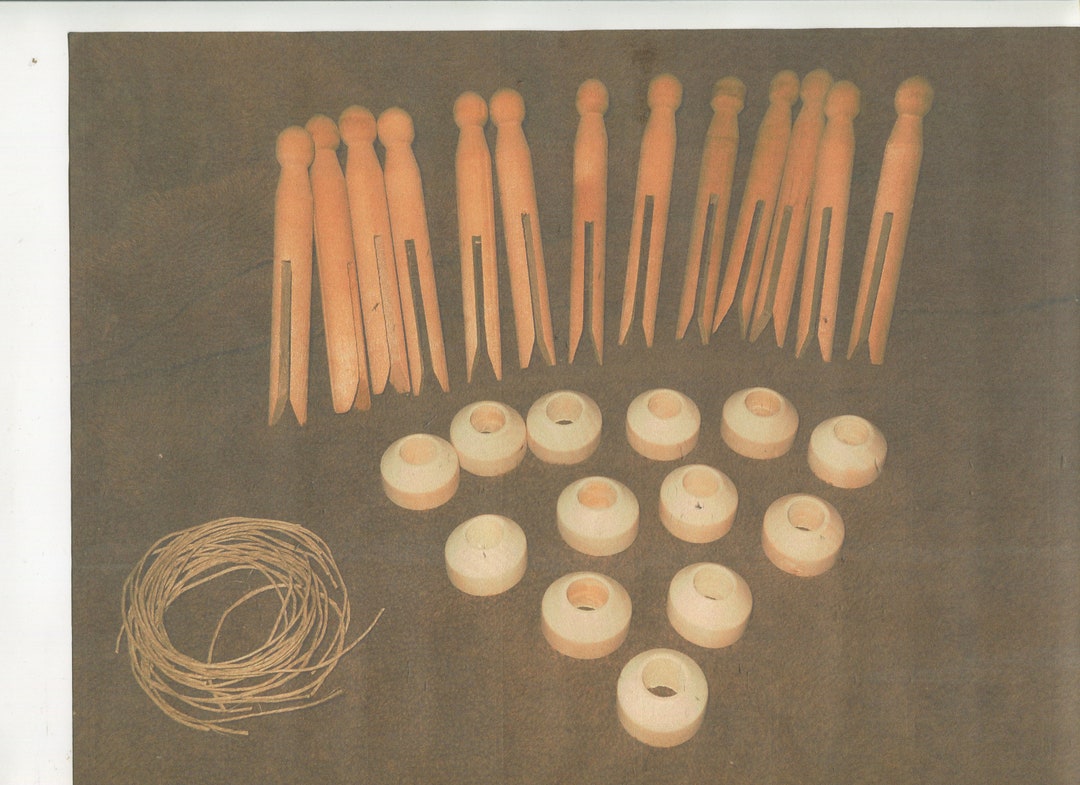 Bakers Dz. 13 Wooden Clothespinsstand and Hemp Hanger Cord Free