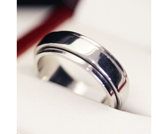 18ct Modern Paigent White Gold Spinner Wedding Ban