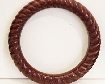 Vintage Art Deco Bakelite Bangle, Deep red/brown carved round Bakelite bangle